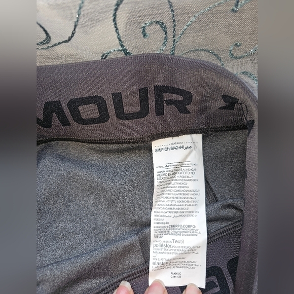 🛒💰Under Armor Women's HeatGear® Mid-Rise Shorty - Picture 3 of 6